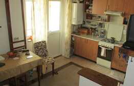 De vanzare apartament 3 camere, 64 mp, garaj, boxa, zona Casa Radio