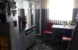 Apartament 2 camere, 43 mp, decomandat, etaj intermediar, zona Hotel Paradis