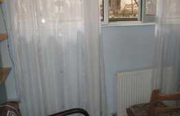 Garsoniera, 30 mp, decomandata, parcare, demisol inalt, zona Hotel Ramada