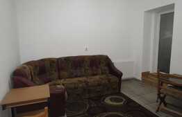 Garsoniera, 30 mp, decomandata, parcare, demisol inalt, zona Hotel Ramada