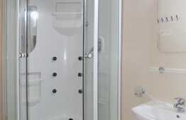 3 camere, decomandate, 95 mp, gradina, mobilat modern, zona Restaurant Sinaia