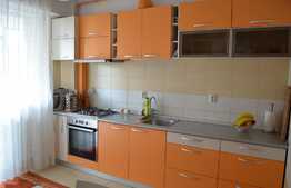 De vanzare 4 camere, 100 mp, parcare, zona Electrica