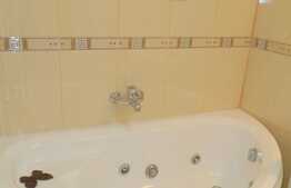 Apartament 3 camere, 70 mp, decomandat, prima inchiriere, garaj, zona Profi