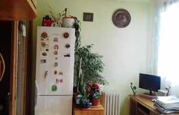 Garsoniera 29 mp, etaj intermediar, zona strazii Parang