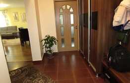 Vanzare apartament cu 3 camere, 79 mp! Zona strazii Stejarului!