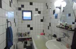 Apartament 3 camere, 72 mp, decomandat, garaj, boxa, zona Sala Sporturilor