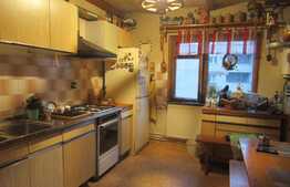 Apartament 3 camere, 72 mp, decomandat, garaj, boxa, zona Sala Sporturilor