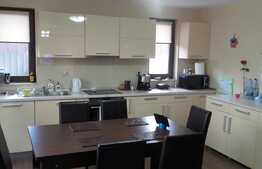 Casa de vanzare 218 mp, teren 381 mp, front 28 ml, zona Ira