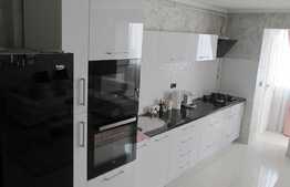 Apartament 3 camere, 70 mp, zona strazii Parang