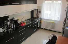 Apartament 3 camere, 74 mp, decomandat, parcare, boxa, zona Profi