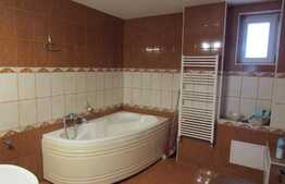 De vanzare apartament 3 camere, 100 mp, parcare, zona strazii Campului