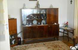 3 camere de vanzare, in zona strazii Grigore Alexandrescu. Boxa 6 mp inclusa