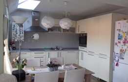 Apartament pe doua niveluri, 3 camere, 71 mp! Zona Tauti!