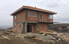 Vanzare casa individuala, 138 mp utili, 500 mp teren, semifinisata, zona linistita!