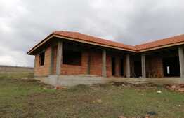 Casa individuala, 160 mp utili, 1500 mp teren, semifinisata, zona linistita