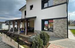 Casa cuplata finisata si mobilata, 3 niveluri , 135 mp, 408 teren. Terasa amenajata! Zona Teilor 