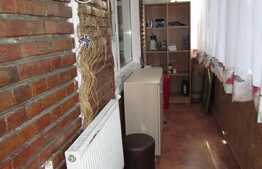 Apartament 3 camere, 70 mp, decomandat, zona Piata Cipariu