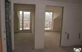 40 mp apartament la semimansarda, cu balcon, priveliste frumoasa!