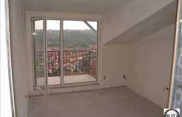 40 mp apartament la semimansarda, cu balcon, priveliste frumoasa!