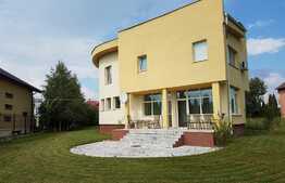 Casa individuala 400 mp, teren de 1748 mp, aspect deosebit, zona Hotel Still