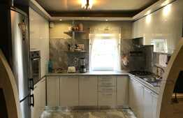 Apartament 3 camere, 67 mp, parcare, boxa, zona Hotel Paradis