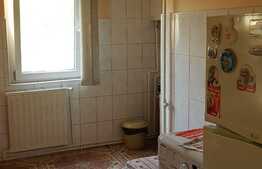 Apartament 3 camere, 65 mp, decomandat, zona strazii Plopilor