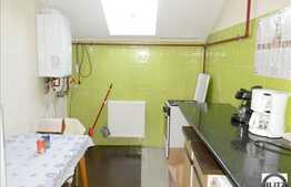 Apartament spatios de vanzare in zona linistita! Mobilat Utilat!