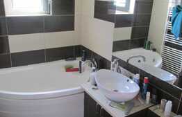 Apartament 3 camere, 67 mp, boxa, zona Pritax