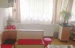 De vanzare apartament 3 camere, 70 mp, zona Petrom