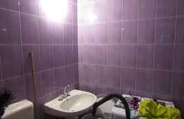 Daca vrei un apartament decomandat cu 3 camere si 2 bai in Zorilor...