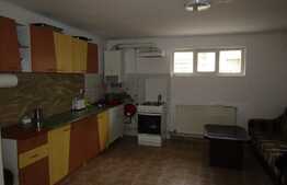 Casa cu 3 unitati locative, 180 mp, teren 777 mp, front 24 ml