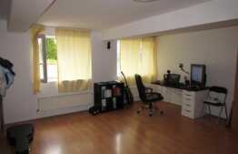 Casa cu 3 unitati locative, 180 mp, teren 777 mp, front 24 ml