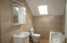 Casa cu 3 unitati locative, 180 mp, teren 777 mp, front 24 ml