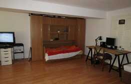 Casa cu 3 unitati locative, 180 mp, teren 777 mp, front 24 ml