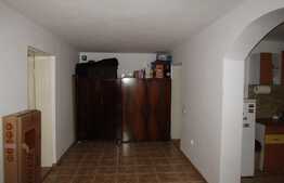 Casa cu 3 unitati locative, 180 mp, teren 777 mp, front 24 ml