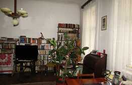 Casa 190 mp cu teren de 676 mp, front 15, zona centrala