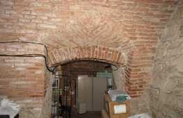 Casa 190 mp cu teren de 676 mp, front 15, zona centrala