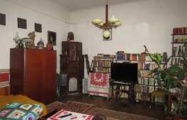 Casa 190 mp cu teren de 676 mp, front 15, zona centrala