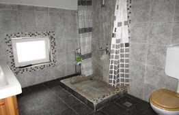 De vanzare apartament de 3 camere, 84 mp, parcare! Zona strazii Florilor!