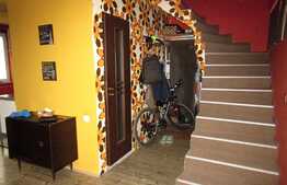 De vanzare apartament de 3 camere, 84 mp, parcare! Zona strazii Florilor!