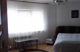 Apartament 2 camere, 49 mp, decomandat, garaj, boxa, zona strazii Tasnad