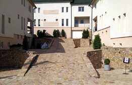 Casa de inchiriat 11 camere, 350 mp, teren de 250 mp, front 60 mp zona Campului