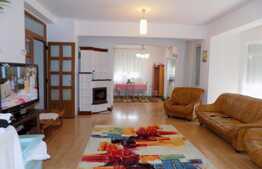 Casa de vanzare 600 mp, teren 1300 mp, front stradal 35 ml 