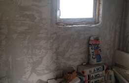 De vanzare apartament 3 camere, 50 mp, imobil de tip casa, zona Borhanci