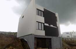 Vanzare casa individuala de 110 mp utili, teren de 370 mp! Zona Vivo!