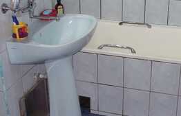 De vanzare apartament 4 camere, 81 mp, boxa, zona strazii Primaverii