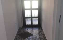 De vanzare apartament 3 camere, imobil de tip casa, boxa, zona strazii Ploiesti