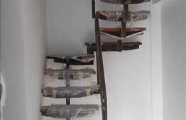 Apartament 2 cam 65 mp cu scara interioara.Pret Oportun!