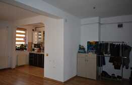 De vanzare 3 camere, 76 mp, parcare cu CF! Zona strazii Florilor!