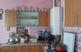 Casa de vanzare, 214 mp, teren aferent 972 mp, zona linistita